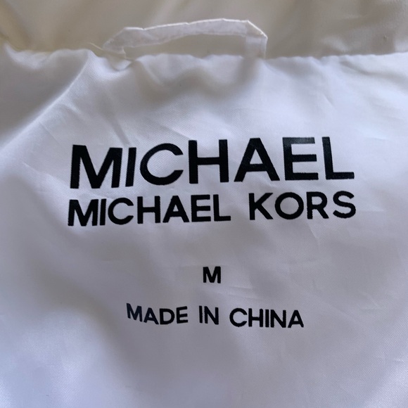 MICHAEL KORS Active Belted Faux-Fur-Trim Puffer Coat - Picture 9 of 9